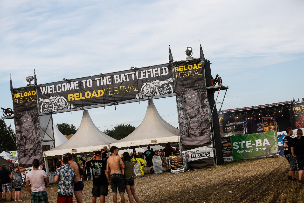 Fast 10.000 Besucher kamen am Wochenende nach Sulingen, um Airbourne, Limp Bizkit oder die Kassierer zu sehen. – Los gehts!