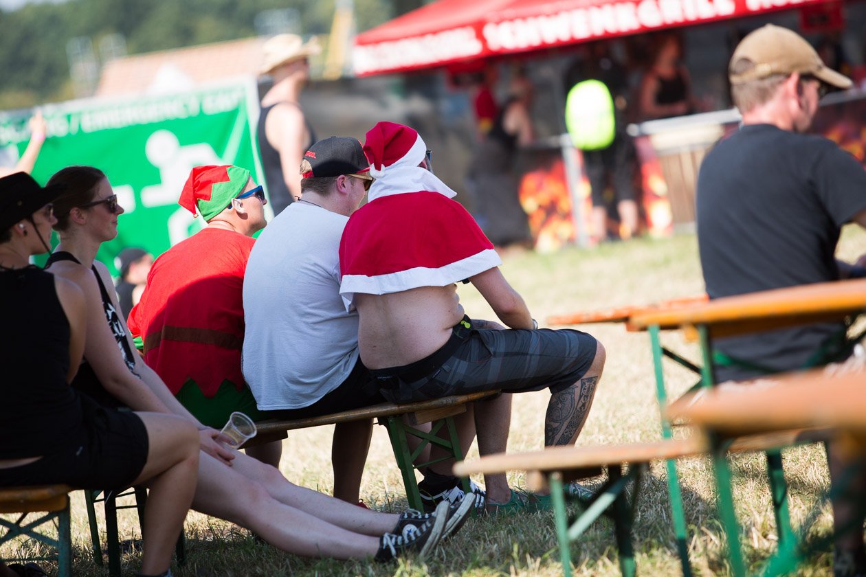 Fast 10.000 Besucher kamen am Wochenende nach Sulingen, um Airbourne, Limp Bizkit oder die Kassierer zu sehen. – Noch ein Päuschen vor dem Headliner
