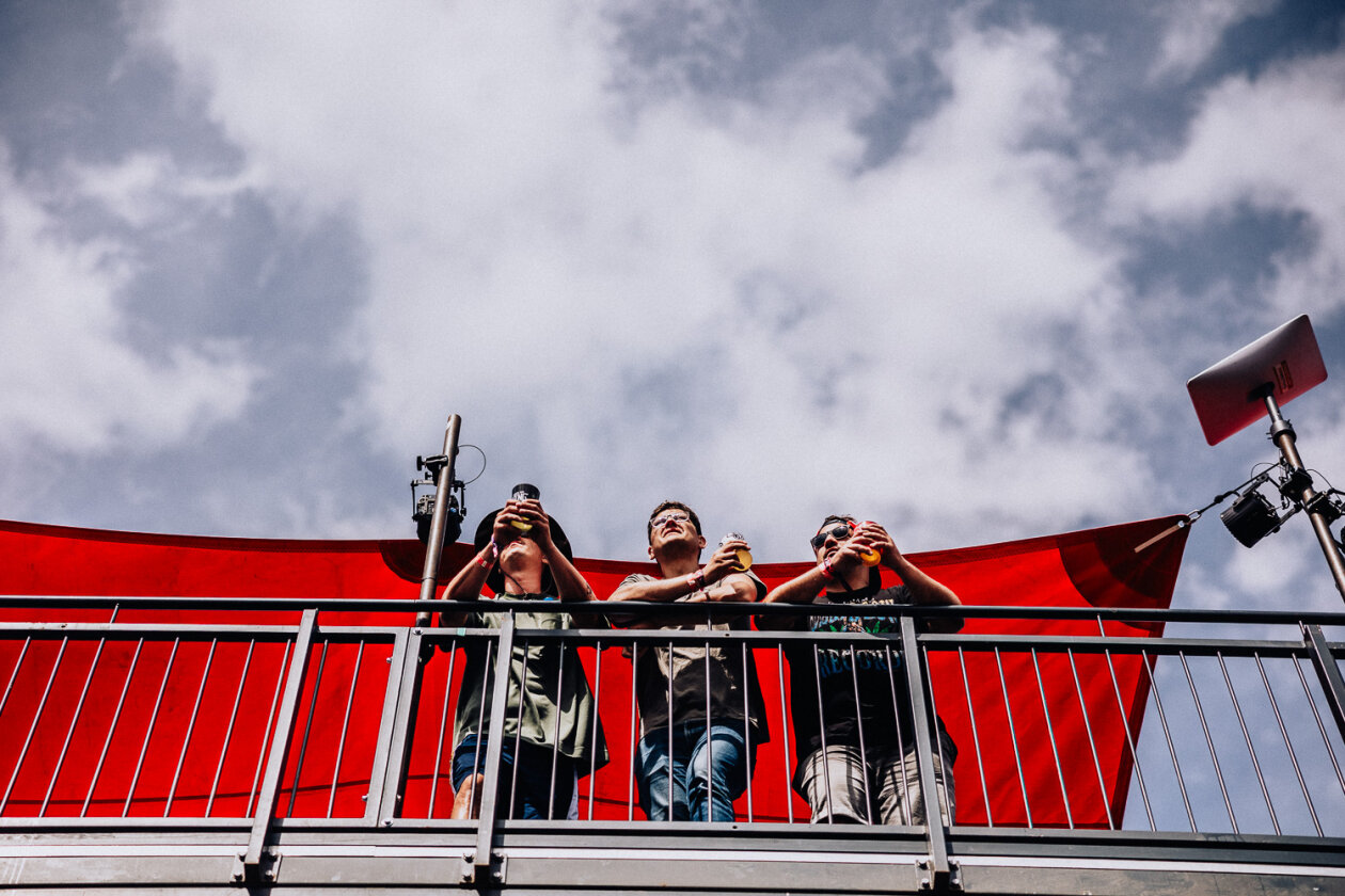 Rock am Ring läuft: Die Ärzte, Queens Of The Stone Age, Green Day, Kerry King u.v.a. schlagen auf. – ... Aussicht genießen uuund: