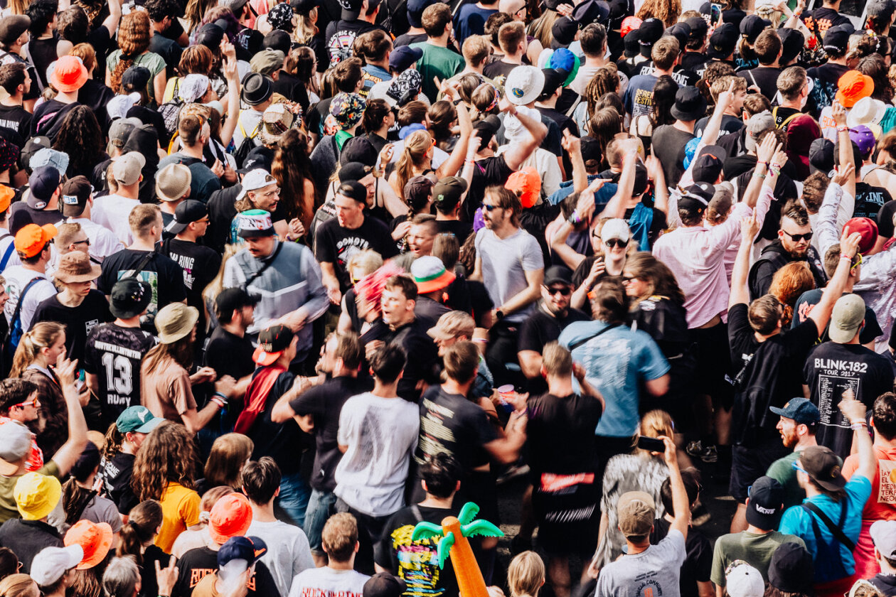 Rock am Ring läuft: Die Ärzte, Queens Of The Stone Age, Green Day, Kerry King u.v.a. schlagen auf. – Ein bisschen Pogen bei ... 
