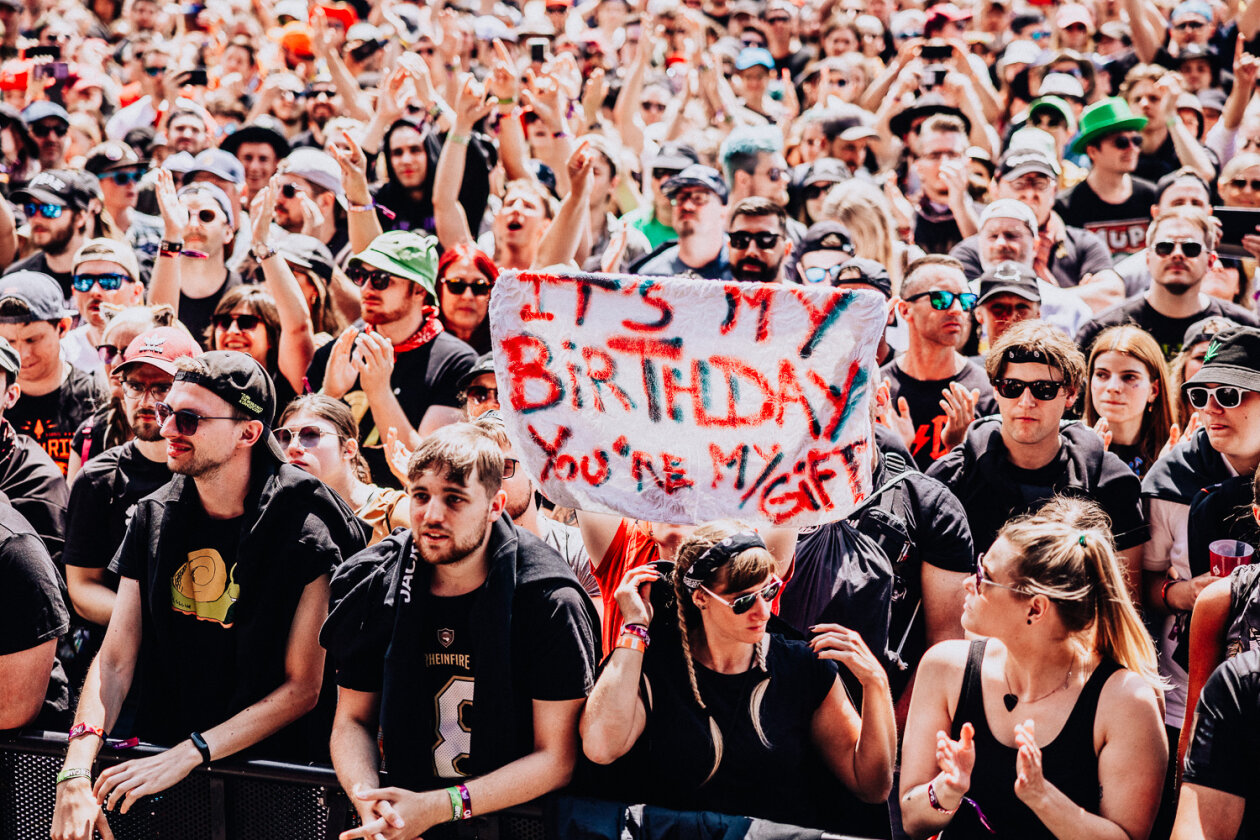 Rock am Ring läuft: Die Ärzte, Queens Of The Stone Age, Green Day, Kerry King u.v.a. schlagen auf. – Geniess es!