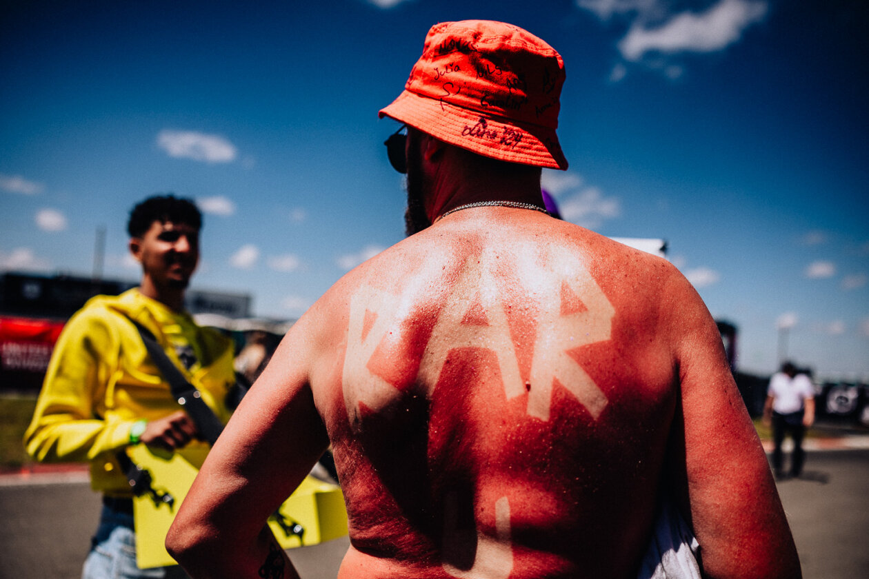 Rock am Ring läuft: Die Ärzte, Queens Of The Stone Age, Green Day, Kerry King u.v.a. schlagen auf. – Guten Morgen Rock am Ring!