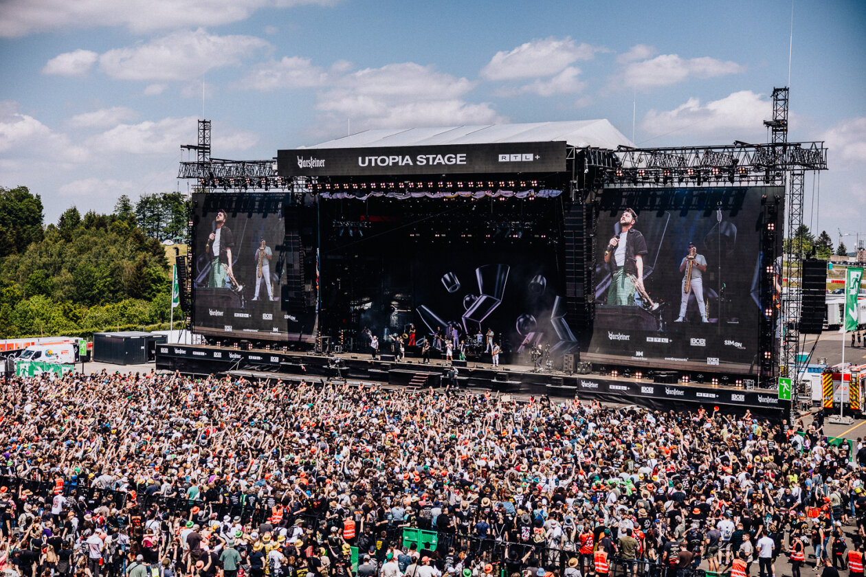 Rock am Ring läuft: Die Ärzte, Queens Of The Stone Age, Green Day, Kerry King u.v.a. schlagen auf. – Hauptbühne: Hallo Rock am Ring!