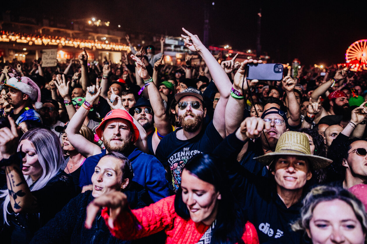 Rock am Ring läuft: Die Ärzte, Queens Of The Stone Age, Green Day, Kerry King u.v.a. schlagen auf. – Ihr!