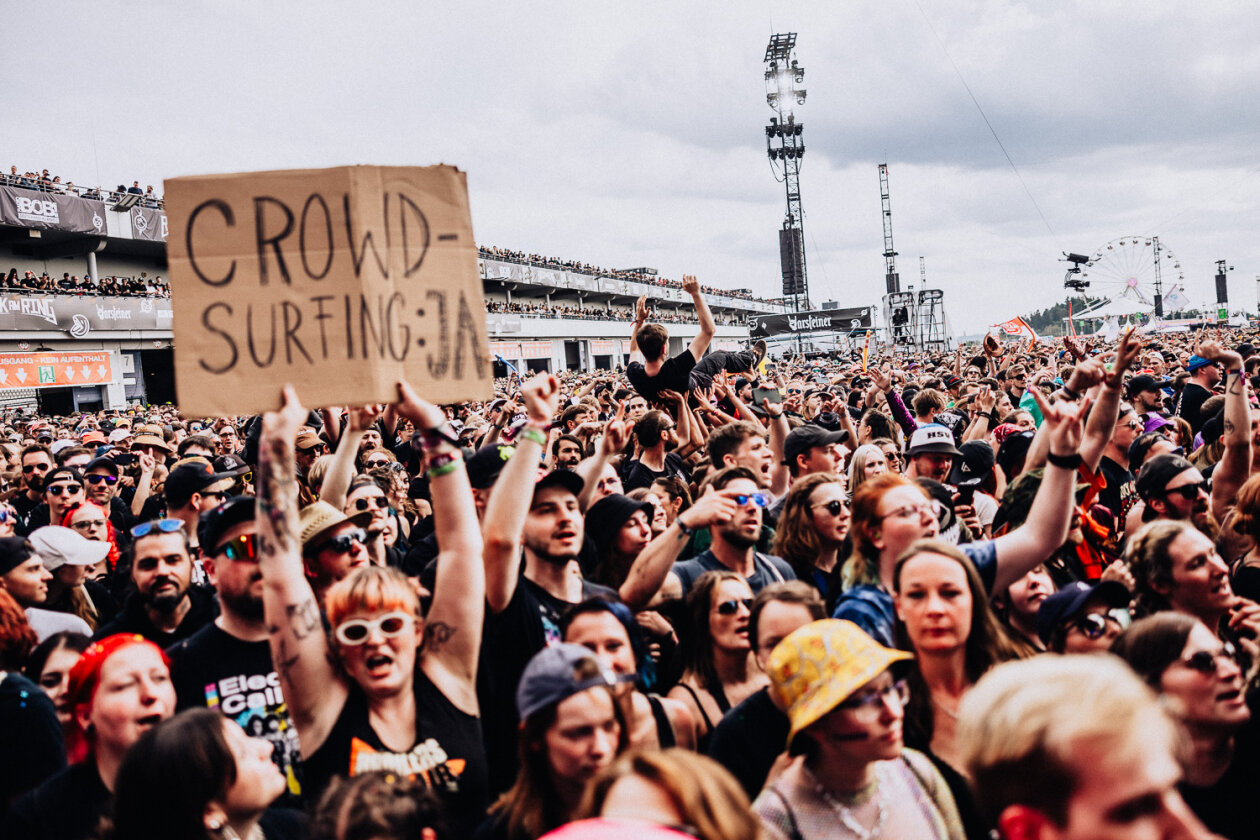 Rock am Ring läuft: Die Ärzte, Queens Of The Stone Age, Green Day, Kerry King u.v.a. schlagen auf. – Mit Ansage!