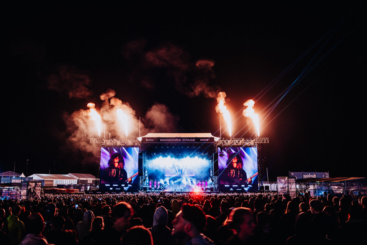 Rock am Ring läuft: Die Ärzte, Queens Of The Stone Age, Green Day, Kerry King u.v.a. schlagen auf. – .... reichlich Feuer ....