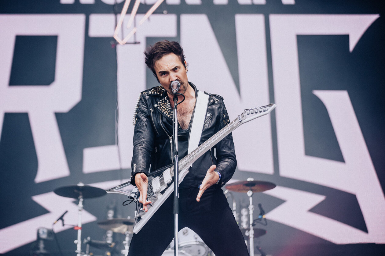 Rock am Ring läuft: Die Ärzte, Queens Of The Stone Age, Green Day, Kerry King u.v.a. schlagen auf. – Royal Republic.