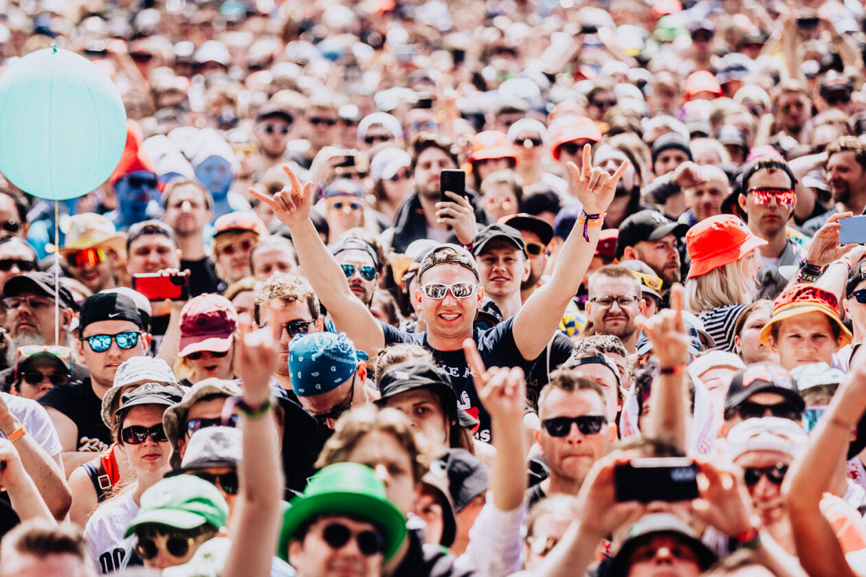 Rock am Ring läuft: Die Ärzte, Queens Of The Stone Age, Green Day, Kerry King u.v.a. schlagen auf. – Die Sonne genießen, solange sie da ist. 