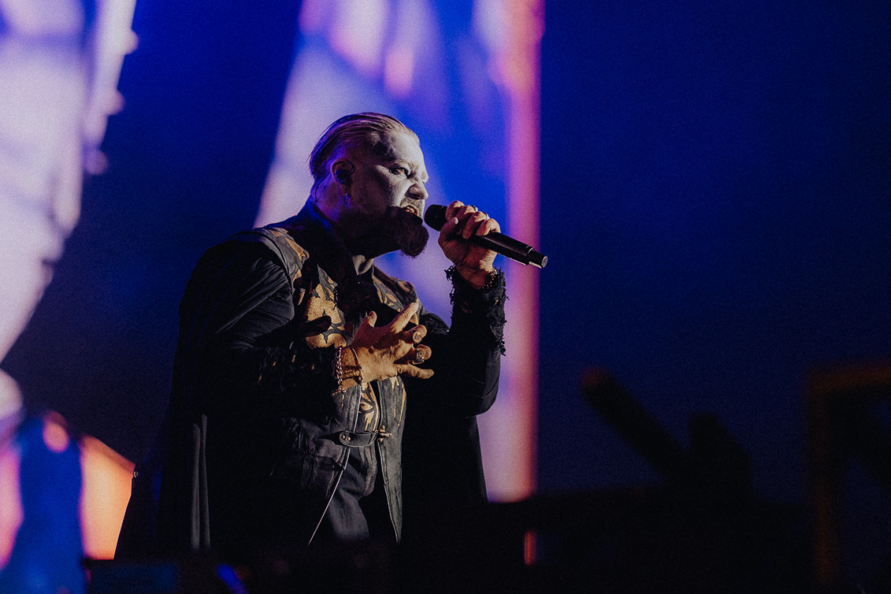 Die Party ist in vollem Gange und der zweite Festivaltag läuft auf seinen Höhepunkt zu. – Powerwolf.