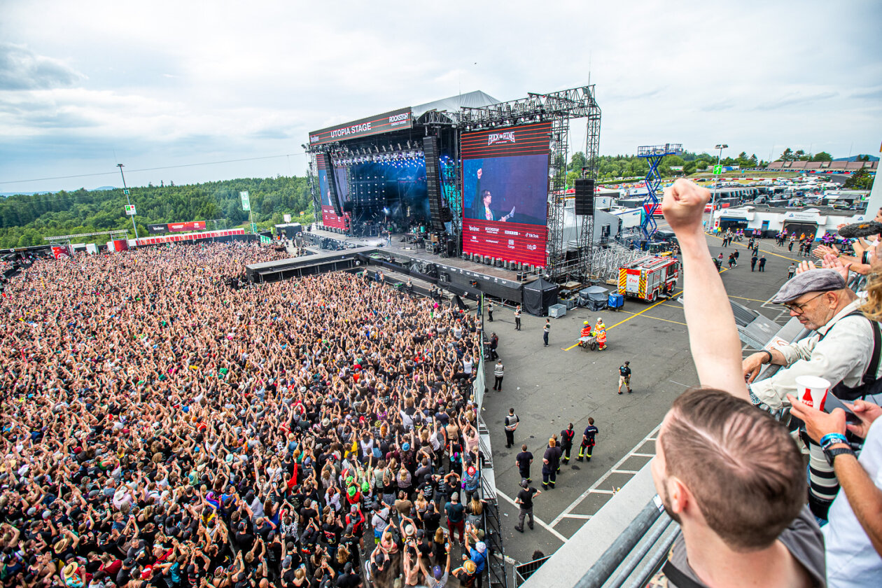 Das Comeback nach Corona featuring Volbeat, Casper, Korn, Beatsteaks, Deftones, Måneskin u.v.a. – Die Utopia Stage von weitem.