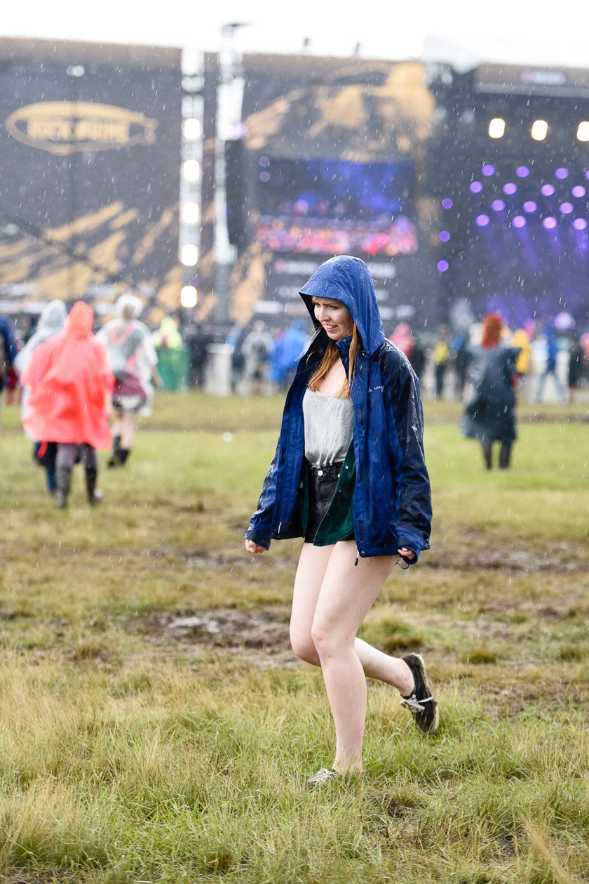 Die Bildergalerie zu Deutschlands größter Rocksause. – Walking in the rain.