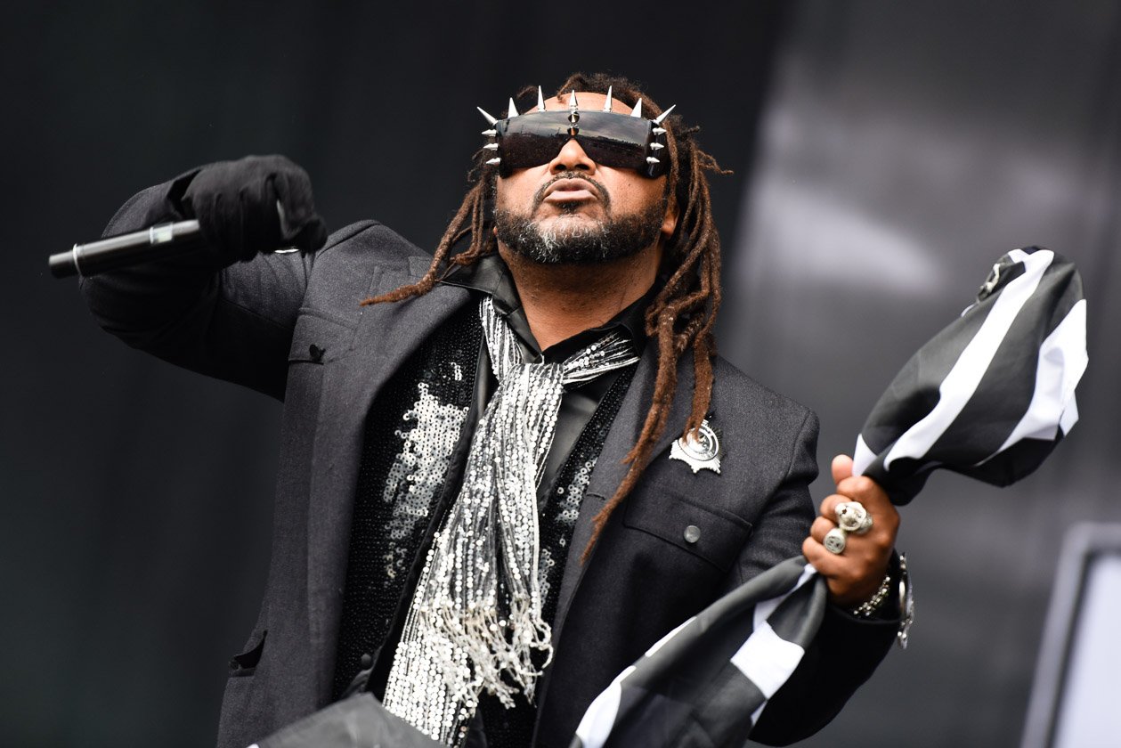 Zurück auf dem Nürburgring: Die Bilder von Deutschlands größtem Festival! – Benji Webbe liefert mit Skindred ein echtes Brett ab.