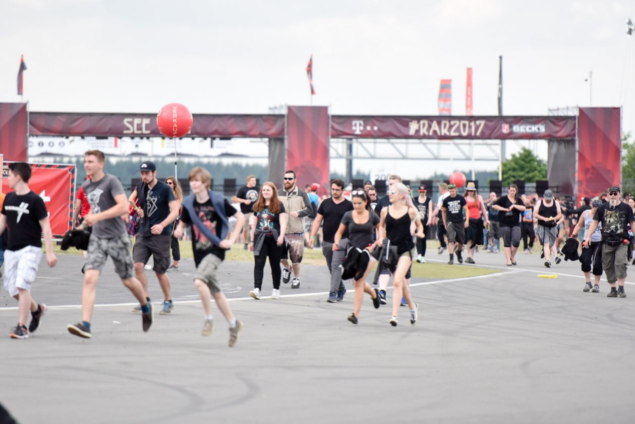 Zurück auf dem Nürburgring: Die Bilder von Deutschlands größtem Festival! – Rock am Ring 2017 läuft! Juhuu!!