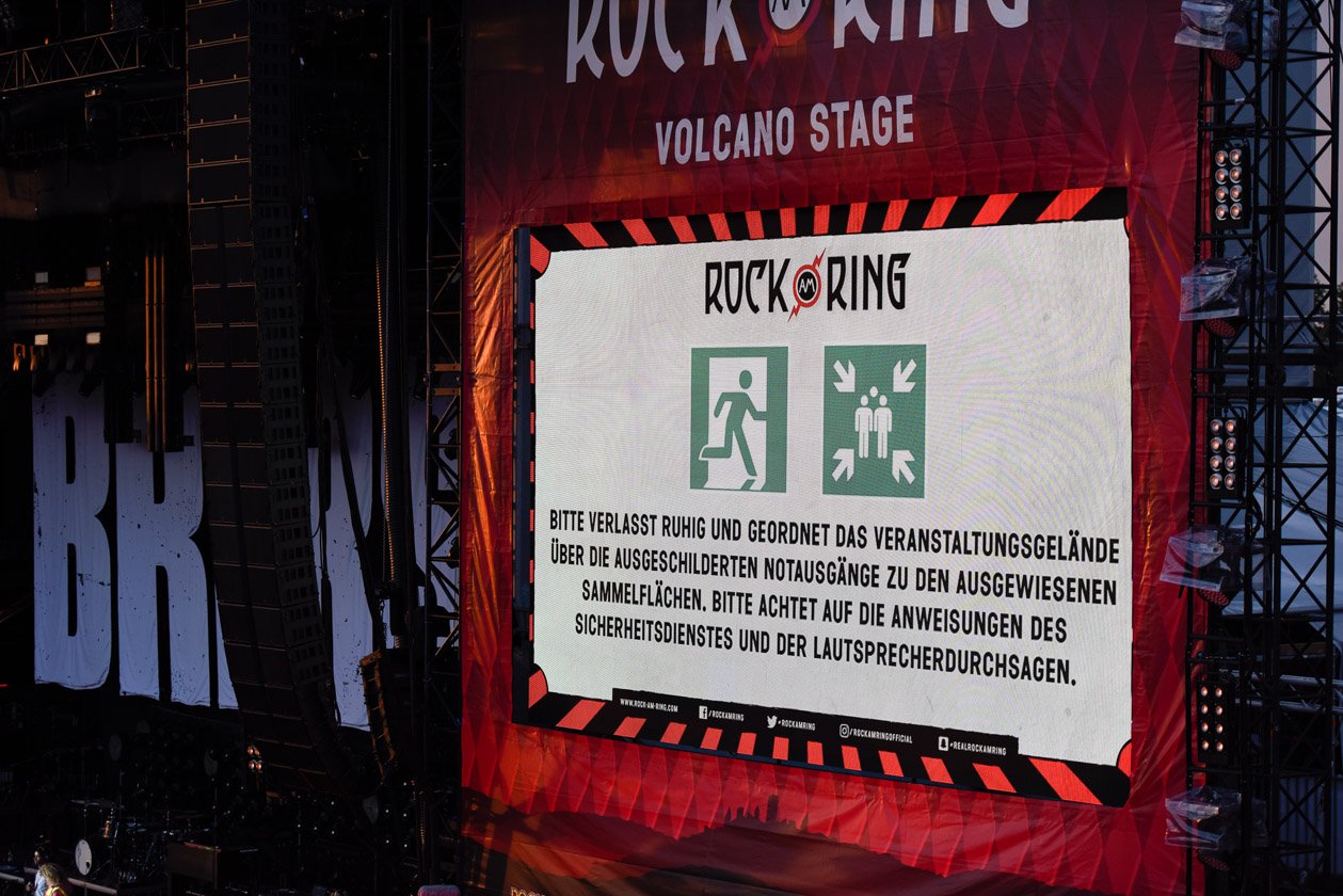 Zurück auf dem Nürburgring: Die Bilder von Deutschlands größtem Festival! – Mitten im Broilers Gig: Festivalabbruch wegen terroristischen Gefährdungslage.
