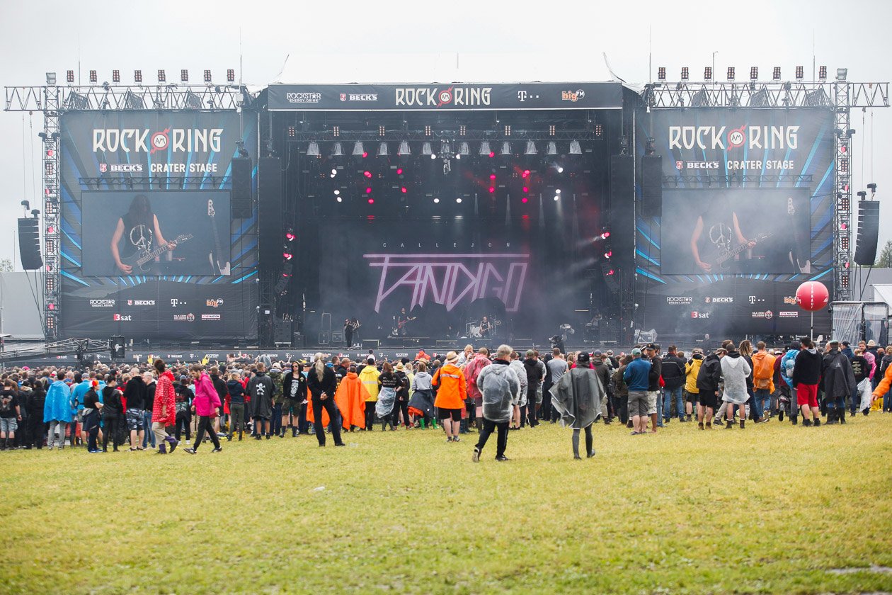 Die Bilder zur 33. Auflage des größten, deutschen Rock- und Alternative-Festivals auf dem Nürburgring. – So langsam füllt sich das Feld.