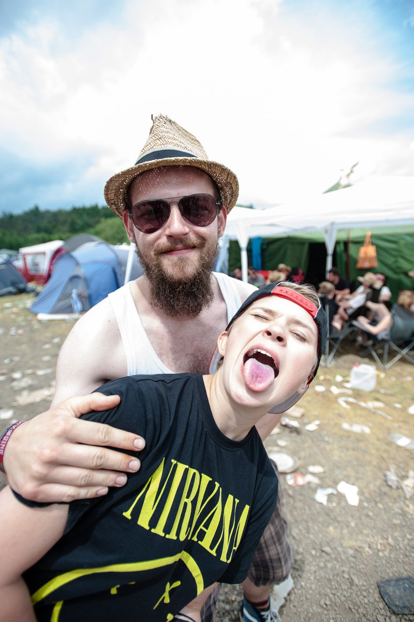 Unsere spezielle Fan-Frage zum Ring - und die Antworten: Was war das Schlimmste, was du je auf einem Festival vergessen hast? – David (25): "Ich hab' schon Besteck vergessen. Das ist erst auf den zweiten Moment fatal." 
