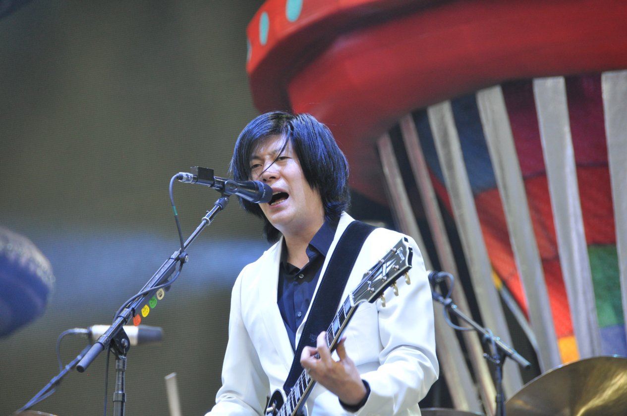 Gute Stimmung und tolles Wetter bei Tool, Slipknot, Die Ärzte etc. beim RaR-Schwesterfestival auf dem Zeppelinfeld nahe Nürnberg. – James Iha.