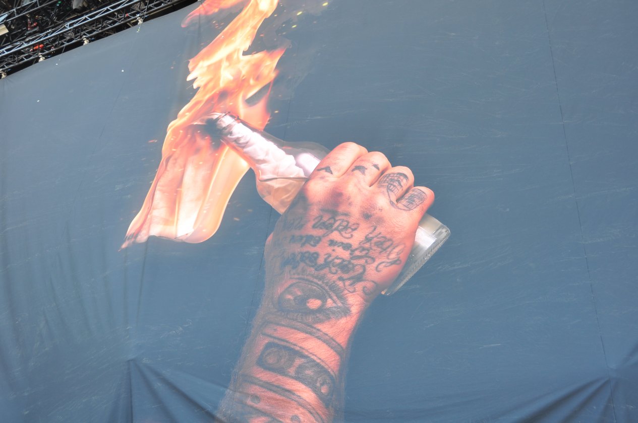 Gute Stimmung und tolles Wetter bei Tool, Slipknot, Die Ärzte etc. beim RaR-Schwesterfestival auf dem Zeppelinfeld nahe Nürnberg. – Kontra K.