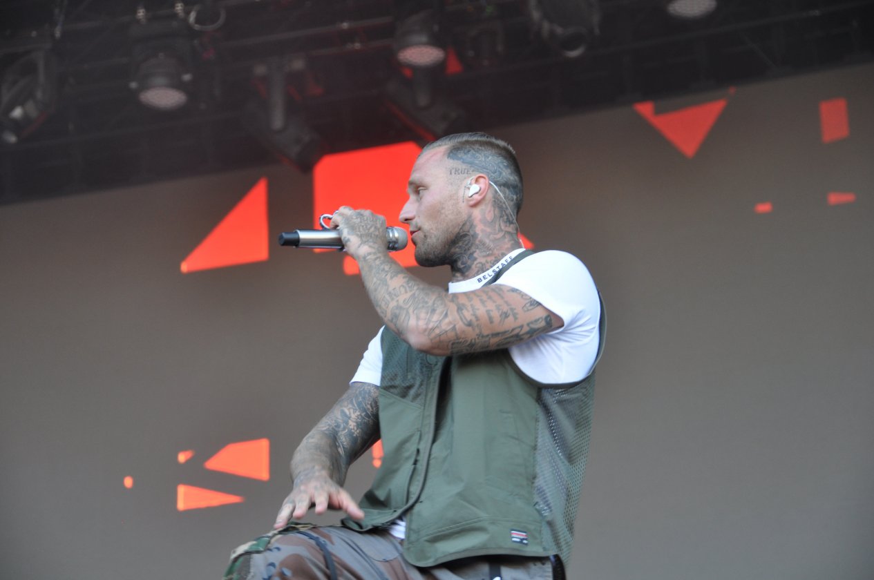 Gute Stimmung und tolles Wetter bei Tool, Slipknot, Die Ärzte etc. beim RaR-Schwesterfestival auf dem Zeppelinfeld nahe Nürnberg. – Kontra K.
