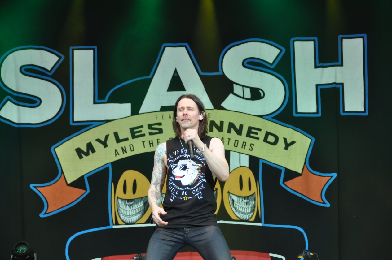 Gute Stimmung und tolles Wetter bei Tool, Slipknot, Die Ärzte etc. beim RaR-Schwesterfestival auf dem Zeppelinfeld nahe Nürnberg. – Myles Kennedy.