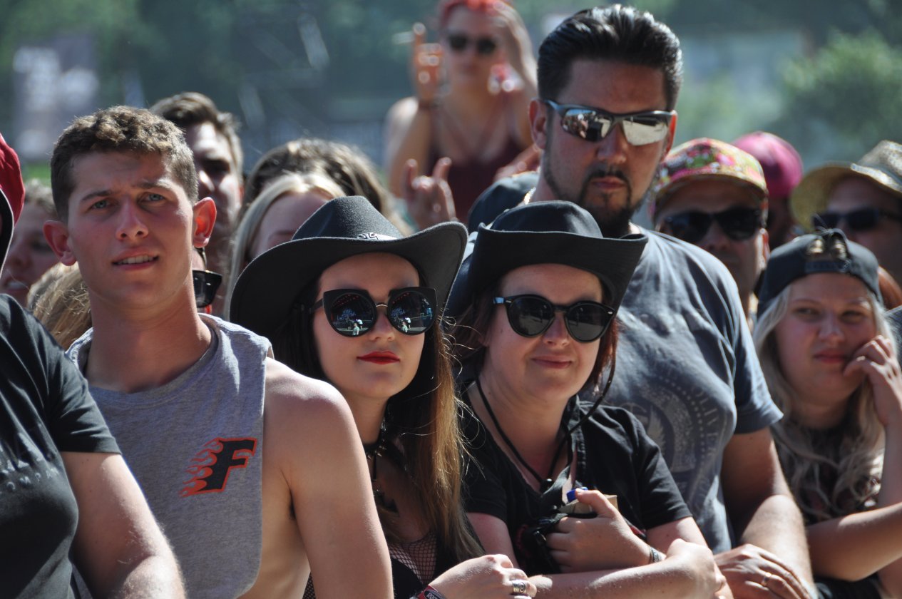 Gute Stimmung und tolles Wetter bei Tool, Slipknot, Die Ärzte etc. beim RaR-Schwesterfestival auf dem Zeppelinfeld nahe Nürnberg. – Park-Fans.