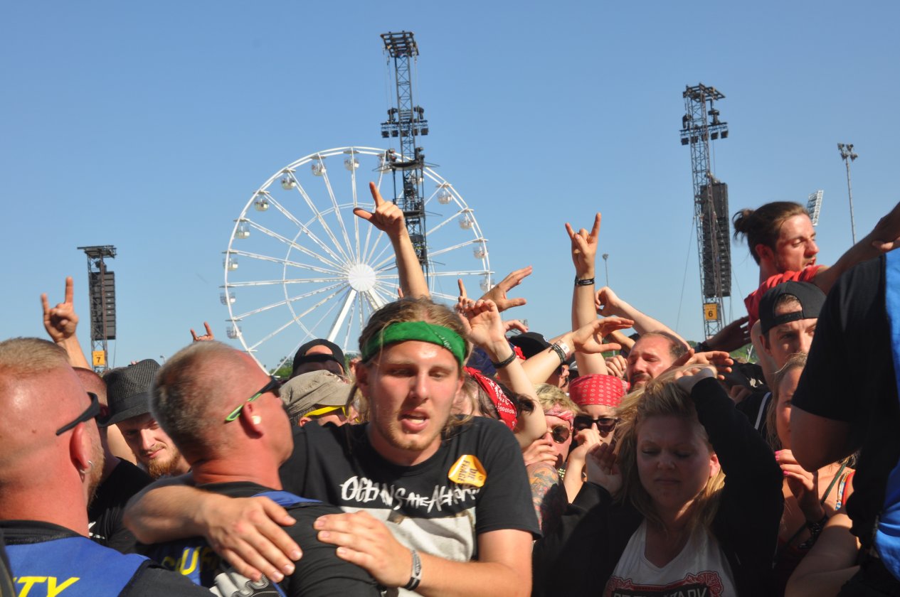 Gute Stimmung und tolles Wetter bei Tool, Slipknot, Die Ärzte etc. beim RaR-Schwesterfestival auf dem Zeppelinfeld nahe Nürnberg. – Viel los.