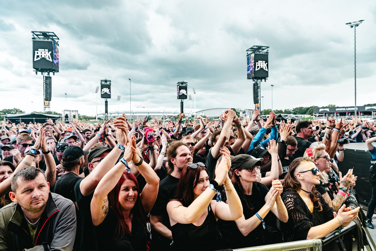 Iron Maiden, Sabaton, Volbeat, The Offspring, Tom Morello, Finch, Bloodywood, Ice Nine Kills, Social Distortion etc. – Fans.