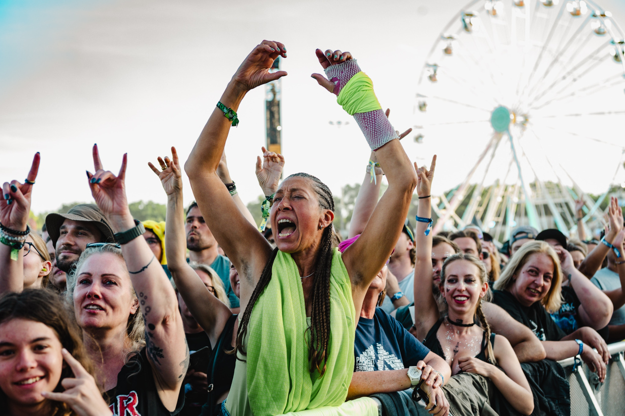Iron Maiden, Sabaton, Volbeat, The Offspring, Tom Morello, Finch, Bloodywood, Ice Nine Kills, Social Distortion etc. – Fans.