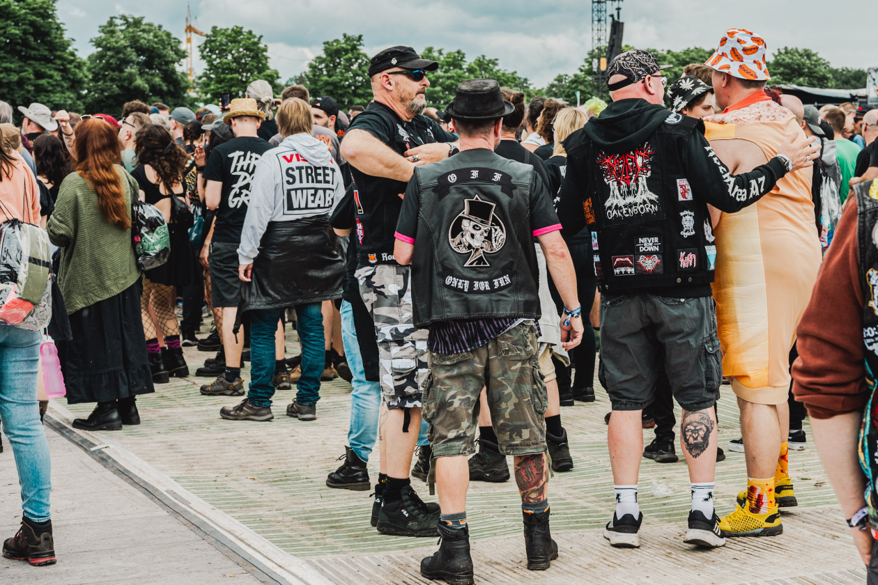 Iron Maiden, Sabaton, Volbeat, The Offspring, Tom Morello, Finch, Bloodywood, Ice Nine Kills, Social Distortion etc. – Reisegruppe Sonnenschein.