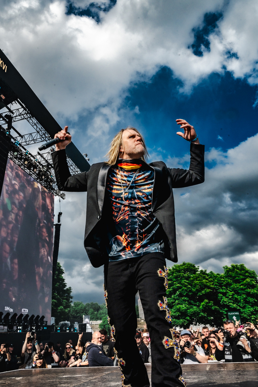 Iron Maiden, Sabaton, Volbeat, The Offspring, Tom Morello, Finch, Bloodywood, Ice Nine Kills, Social Distortion etc. – Three Days Grace.