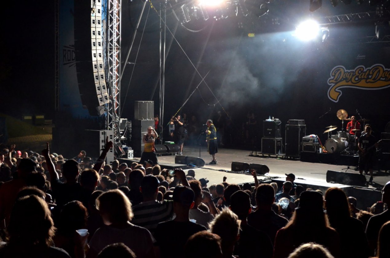 Die Bilder vom Festival. – Dog Eat Dog.