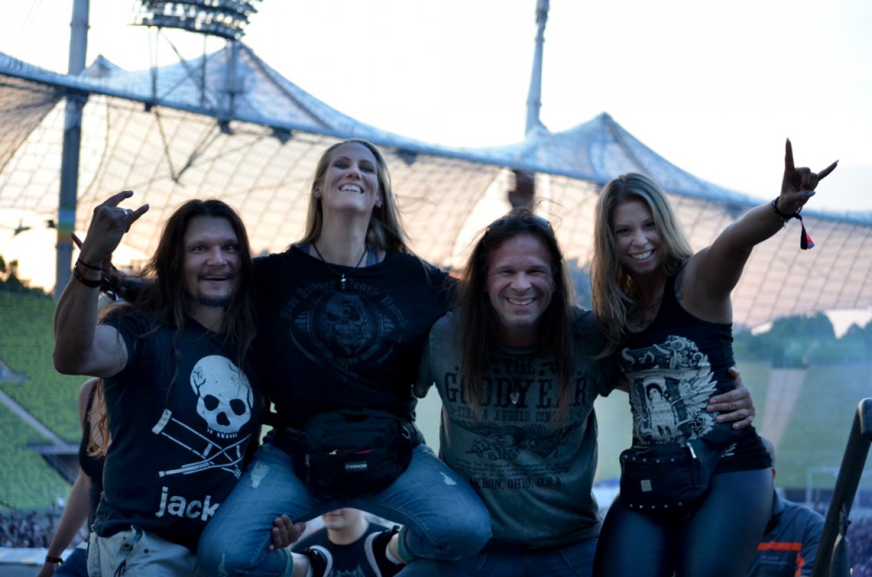 Die Bilder vom Festival. – Fans in München.