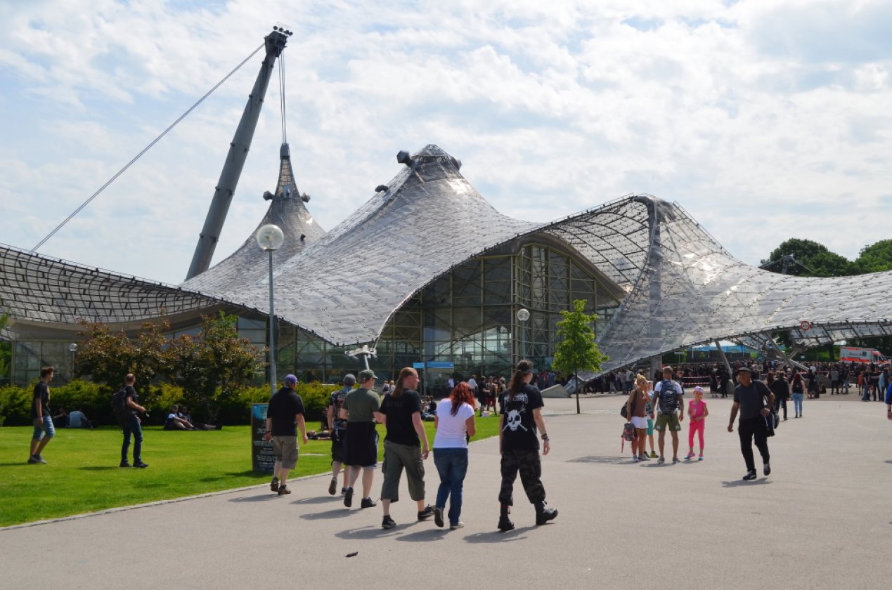 Die Bilder vom Festival. – Schicke Architektur für ein Festival.
