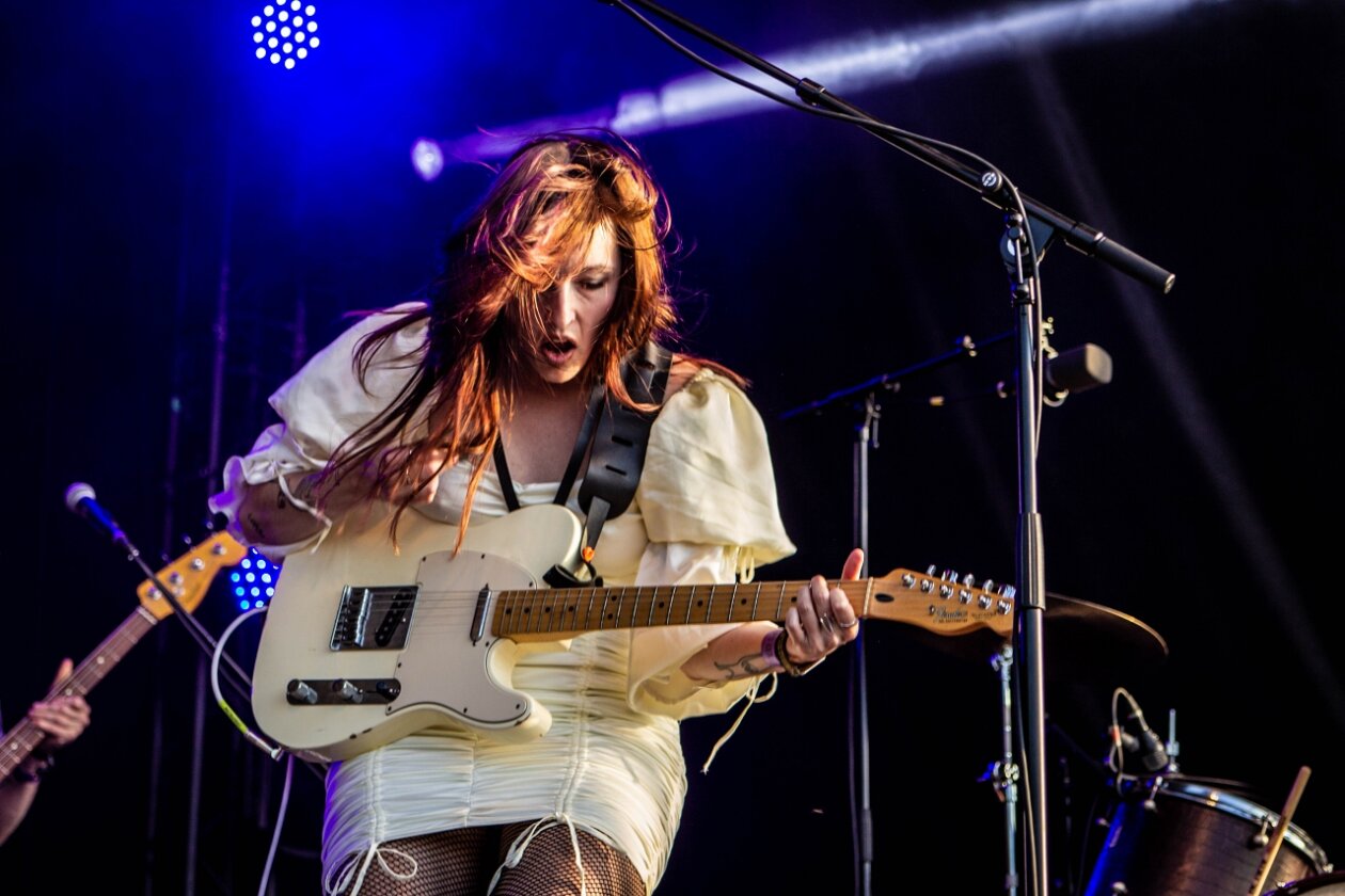 Zum 50. Mal Orange Feeling - mit u.a. Dua Lipa, Post Malone, Turnstile, Robert Plant &amp; Alison Krauss, Sigrid u.a. – Die dänisch-farörische Band Brimheim.