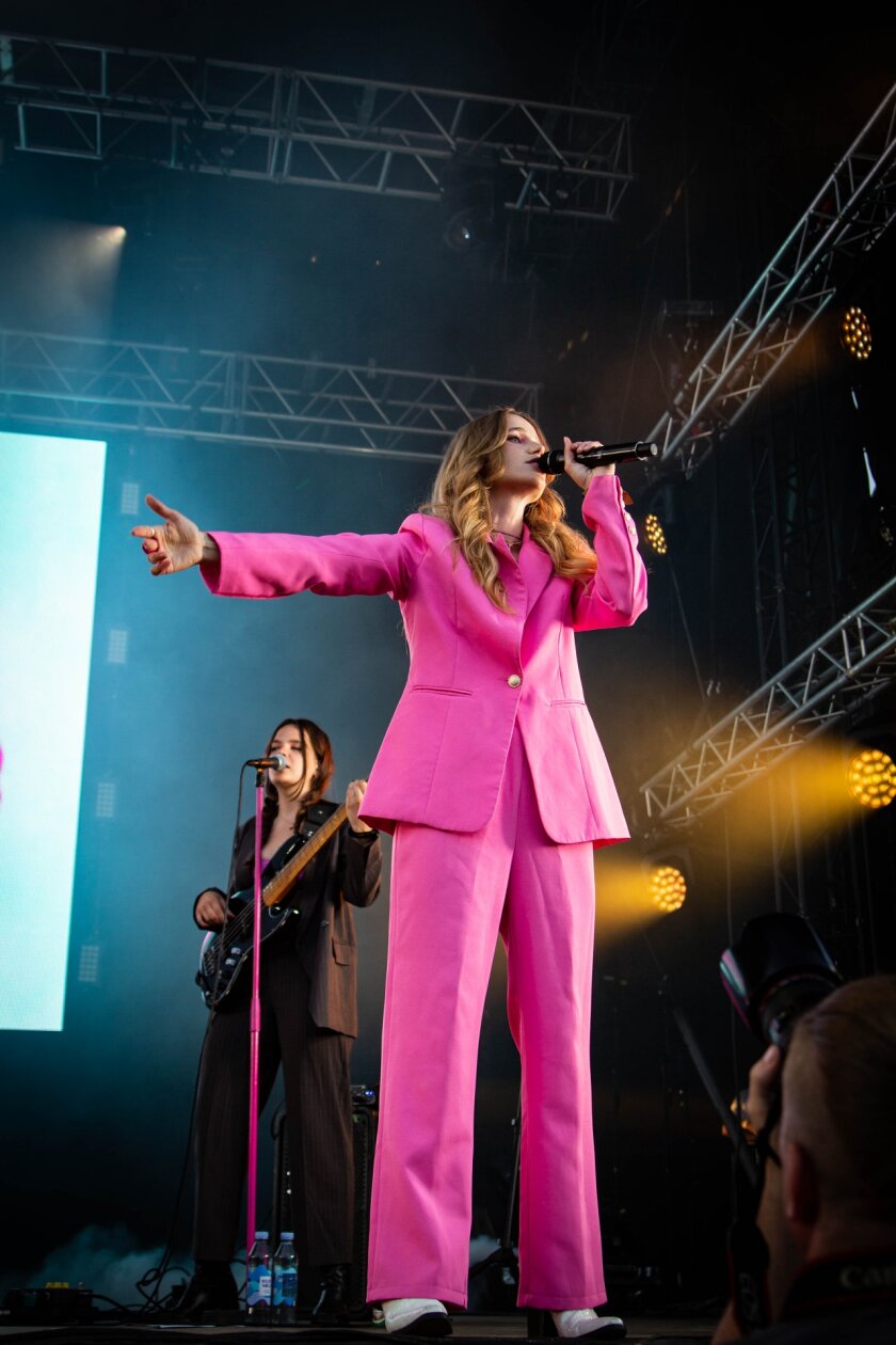 Zum 50. Mal Orange Feeling - mit u.a. Dua Lipa, Post Malone, Turnstile, Robert Plant &amp; Alison Krauss, Sigrid u.a. – Dopha.