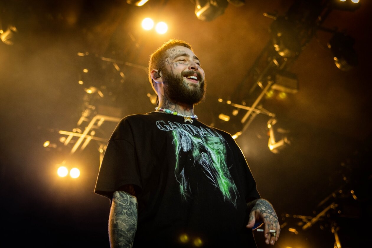 Zum 50. Mal Orange Feeling - mit u.a. Dua Lipa, Post Malone, Turnstile, Robert Plant &amp; Alison Krauss, Sigrid u.a. – Post Malone beim Roskilde.