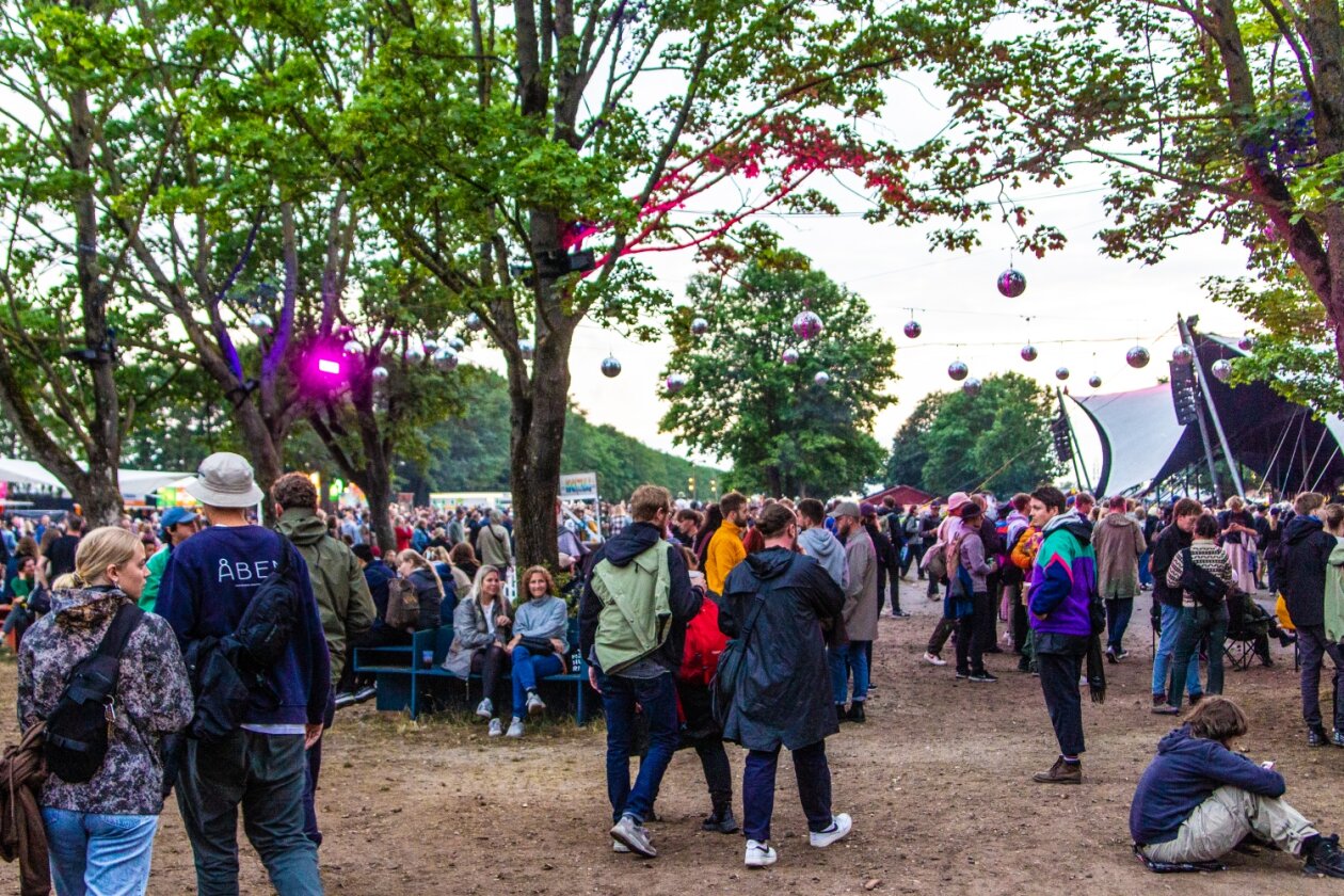 Schaulaufen in Dänemark, Teil zwei: Rosalía, Blur, Lizzo, Loyle Carner etc. – Jetzt aber schnell weiter zur Orange Stage.