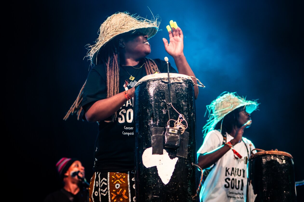 Der letzte Festivaltag mit Jane’s Addition, SZA u.v.a. – Kakuma Sounds.