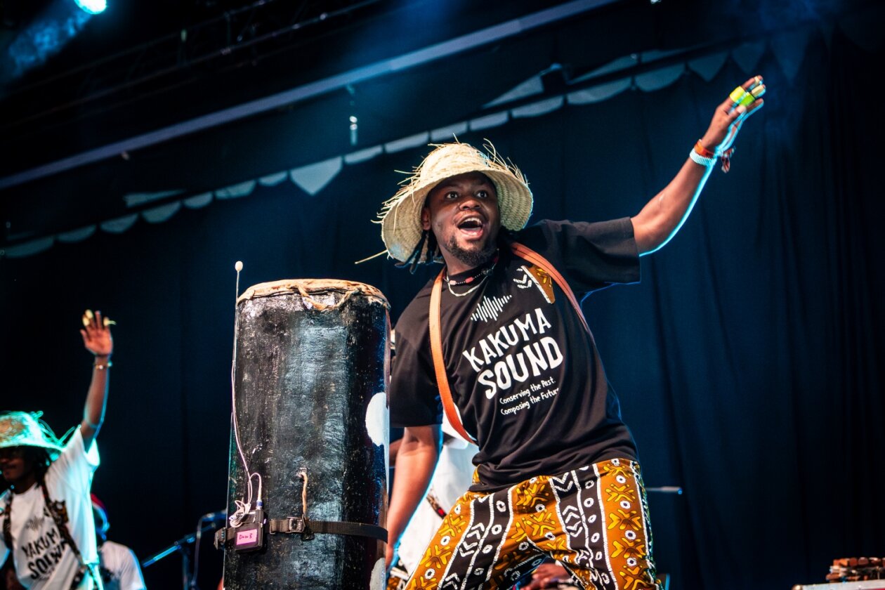 Der letzte Festivaltag mit Jane’s Addition, SZA u.v.a. – Kakuma Sounds.