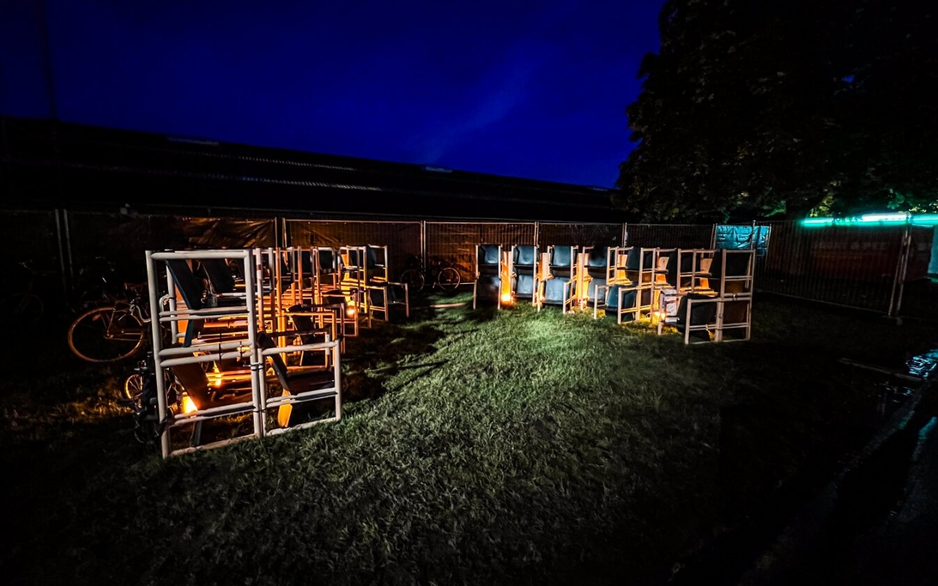Der letzte Festivaltag mit Jane’s Addition, SZA u.v.a. – Sitzgelegenheiten.