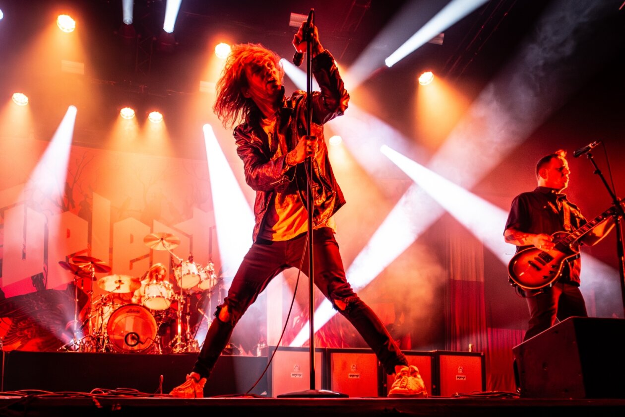 Der Freitag: Foo Fighters vs. Charli XCX vs. Fußball, Moshpits und Seitenhiebe. – Kvelertak.