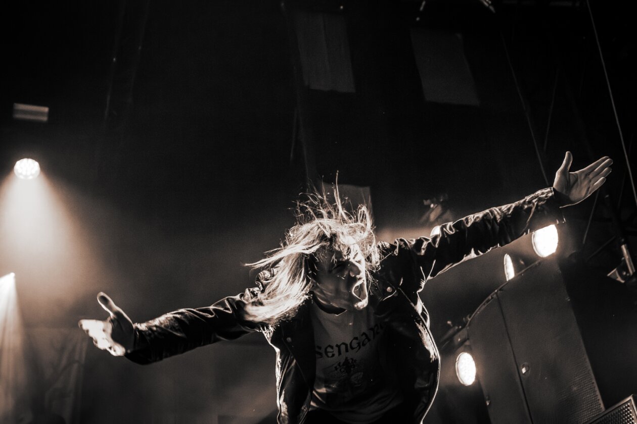 Der Freitag: Foo Fighters vs. Charli XCX vs. Fußball, Moshpits und Seitenhiebe. – Kvelertak.
