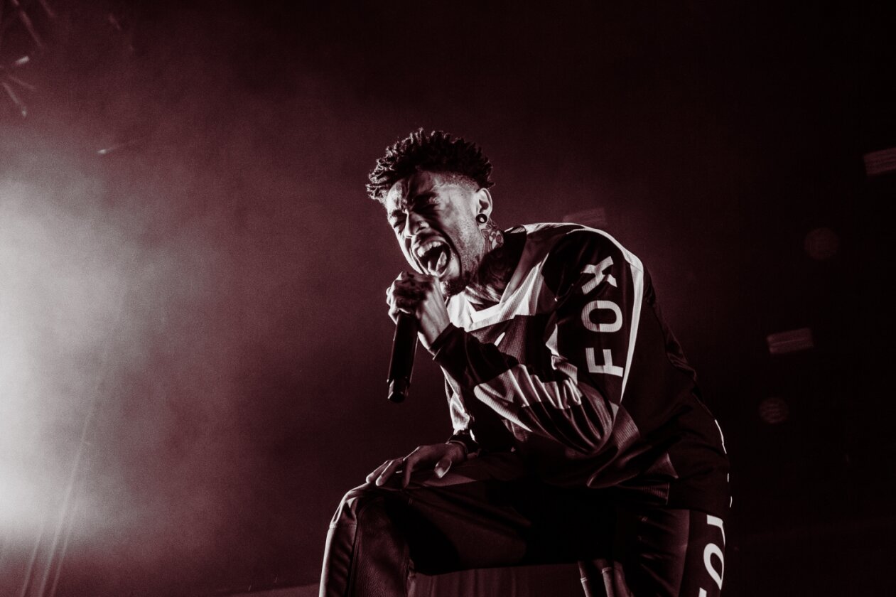 Der Freitag: Foo Fighters vs. Charli XCX vs. Fußball, Moshpits und Seitenhiebe. – Scarlxrd.
