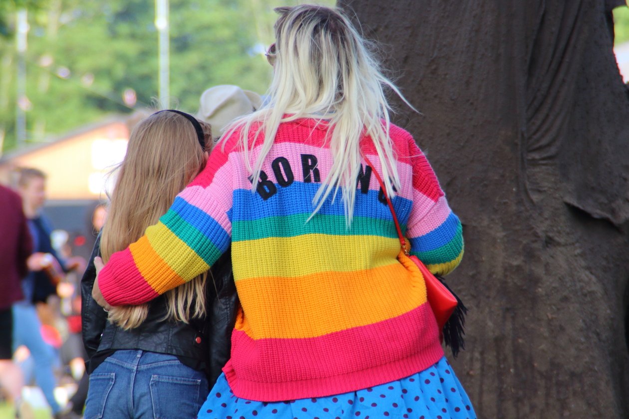 Mit Fotos von Red Fang, Fallulah, Madame Gandhi, The Weeknd und Princess Nokia. – Boring.