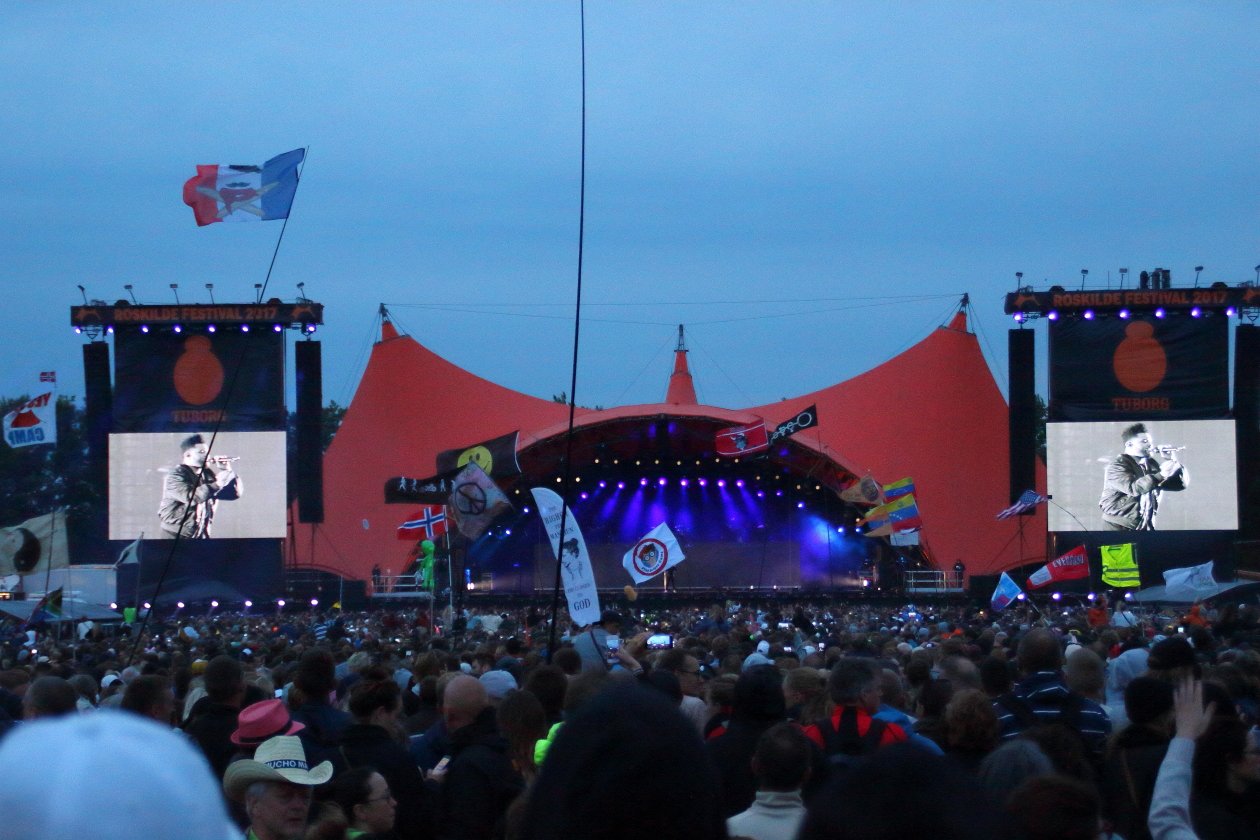 Mit Fotos von Red Fang, Fallulah, Madame Gandhi, The Weeknd und Princess Nokia. – Fahnen und Nacht bei The Weeknd.