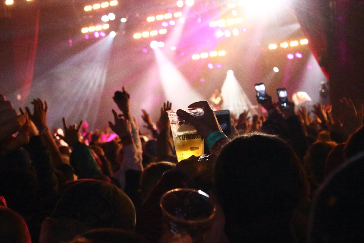 Mit Fotos von Red Fang, Fallulah, Madame Gandhi, The Weeknd und Princess Nokia. – Tuborg Gucci.
