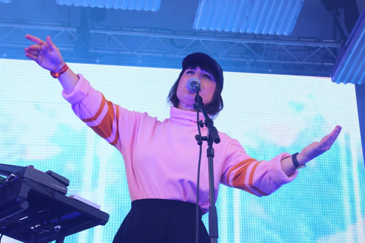 8 Tage Orange Feeling mit Irah, Barselona und der Sith-Invasion. – Ayowa.