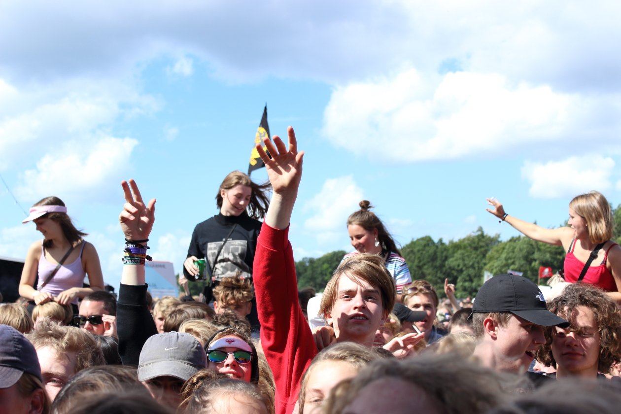 8 Tage Orange Feeling mit Irah, Barselona und der Sith-Invasion. – Spaß auf Schultern.