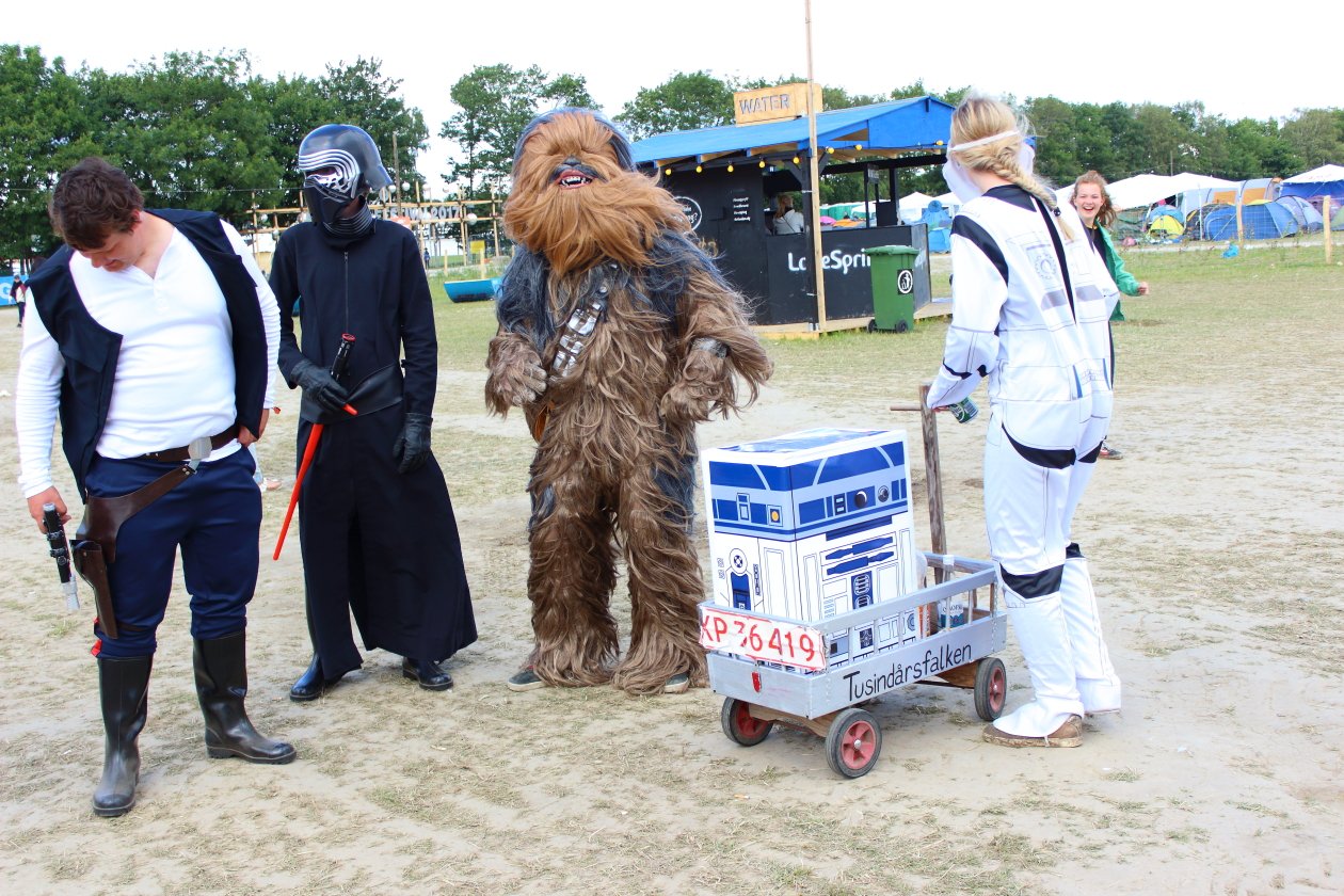 8 Tage Orange Feeling mit Irah, Barselona und der Sith-Invasion. – Spielt denselben Song nochmal!