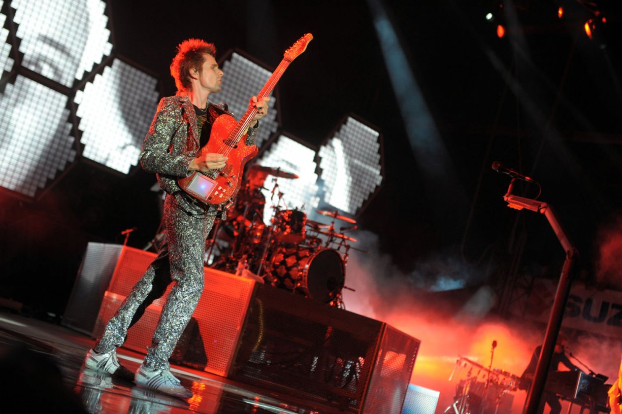 Schnappschüsse ohne Ende: aus dem Fotograben, von der Bühne, mittendrin im Moshpit oder unterwegs auf dem Festivalgelände. – Muse: Rock am Ring 2010.